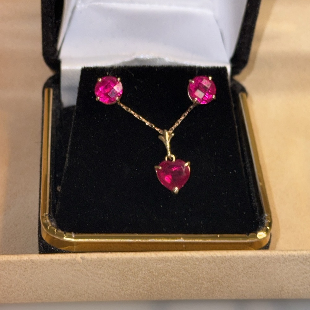 Gold Ruby necklace & earrings